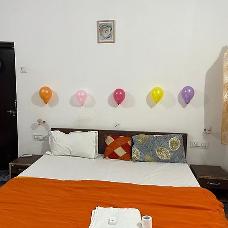 Sunrise Bed & Breakfast Khajurāho Exterior foto