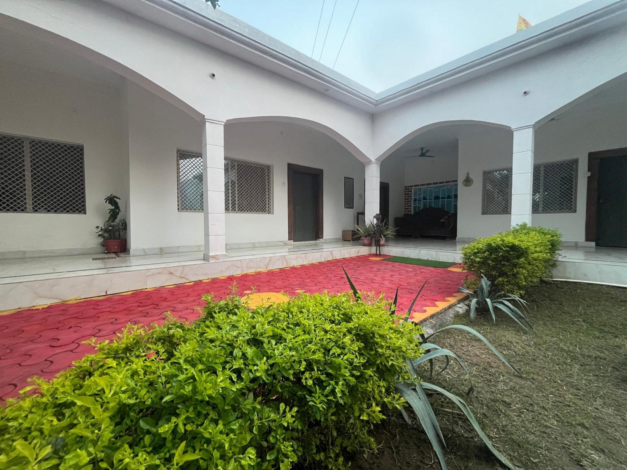Sunrise Bed & Breakfast Khajurāho Exterior foto