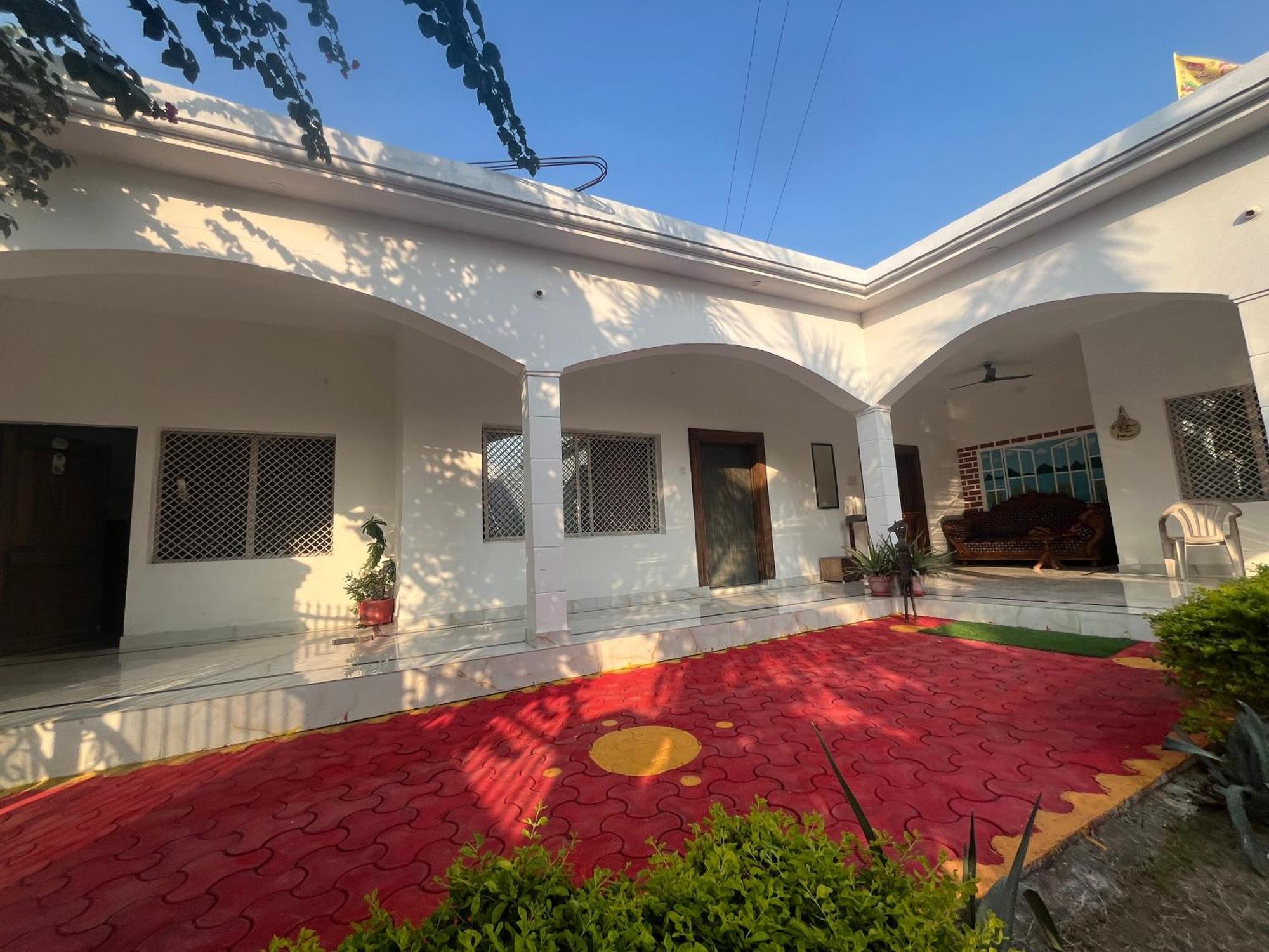 Sunrise Bed & Breakfast Khajurāho Exterior foto