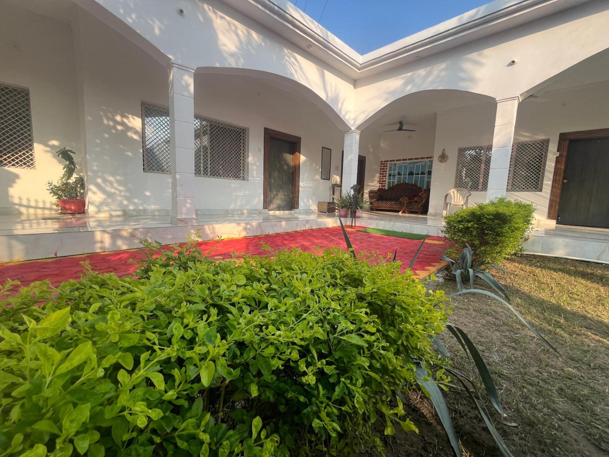 Sunrise Bed & Breakfast Khajurāho Exterior foto