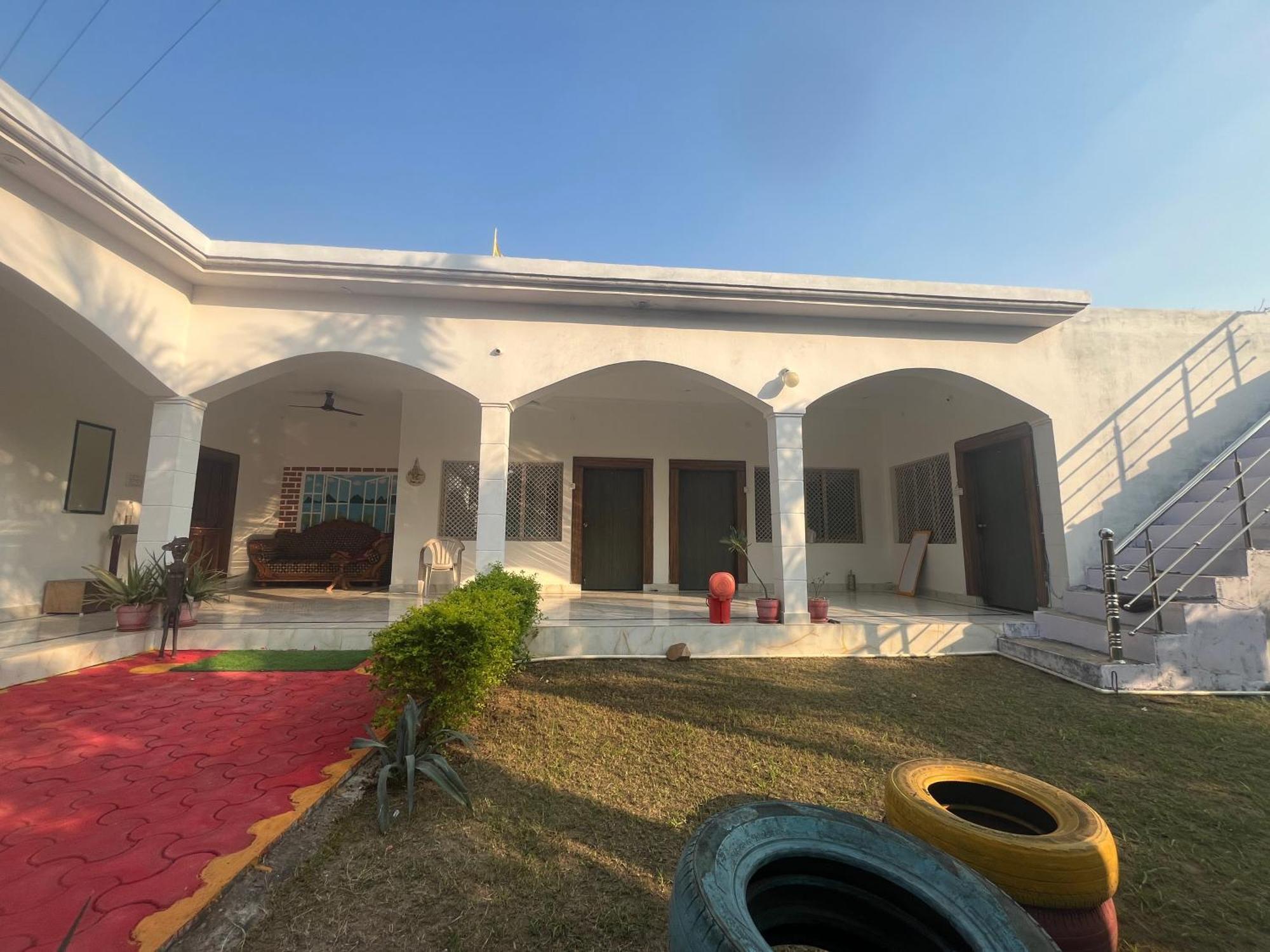 Sunrise Bed & Breakfast Khajurāho Exterior foto