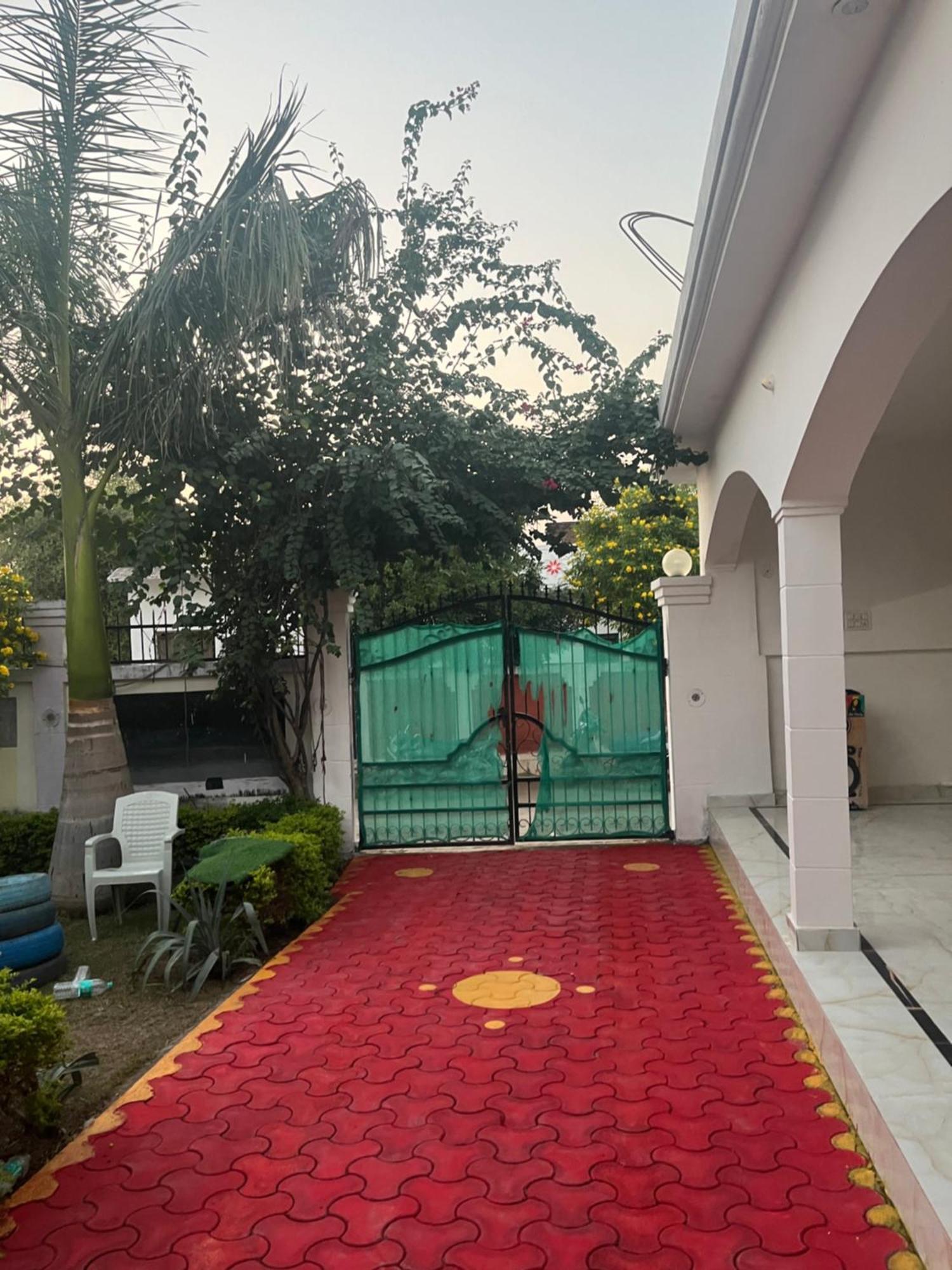 Sunrise Bed & Breakfast Khajurāho Exterior foto