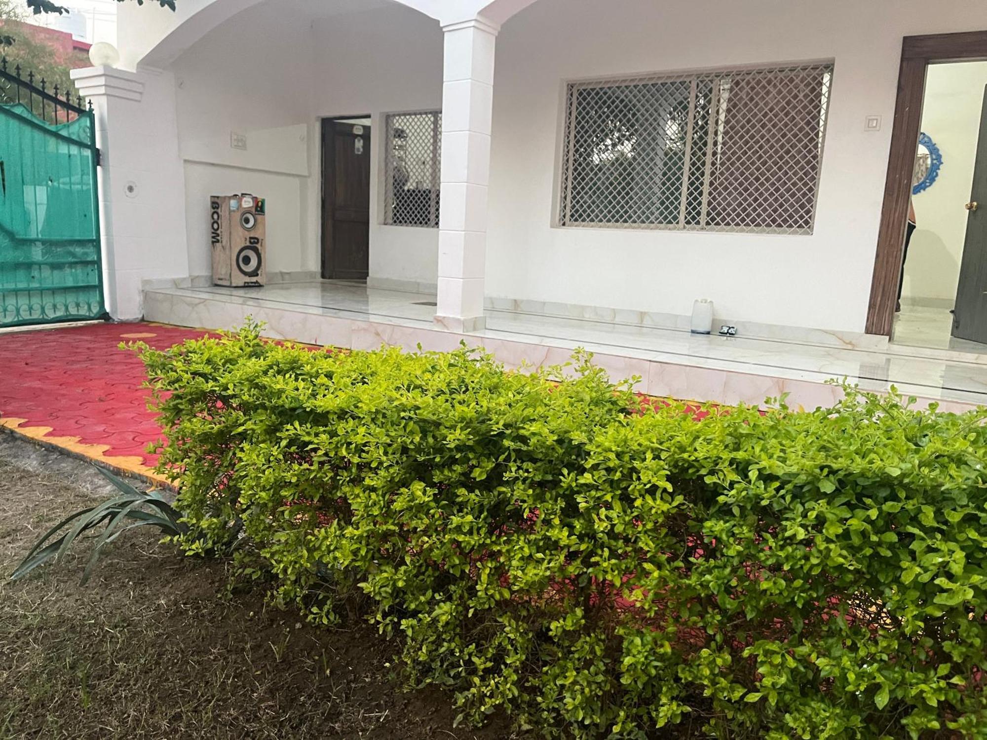 Sunrise Bed & Breakfast Khajurāho Exterior foto