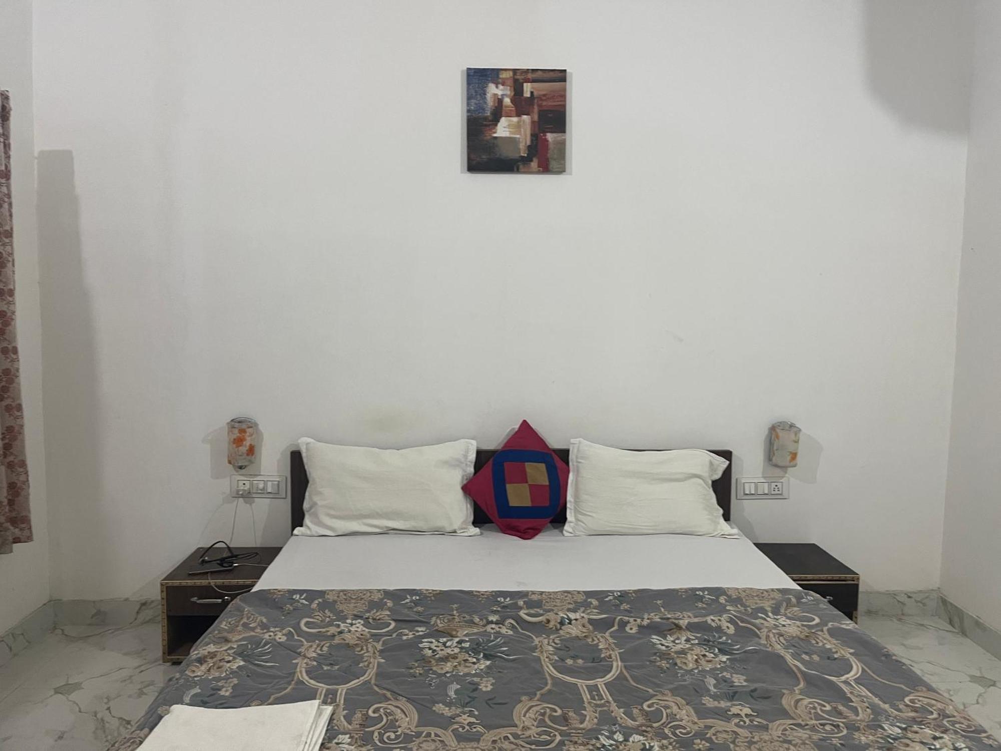 Sunrise Bed & Breakfast Khajurāho Exterior foto