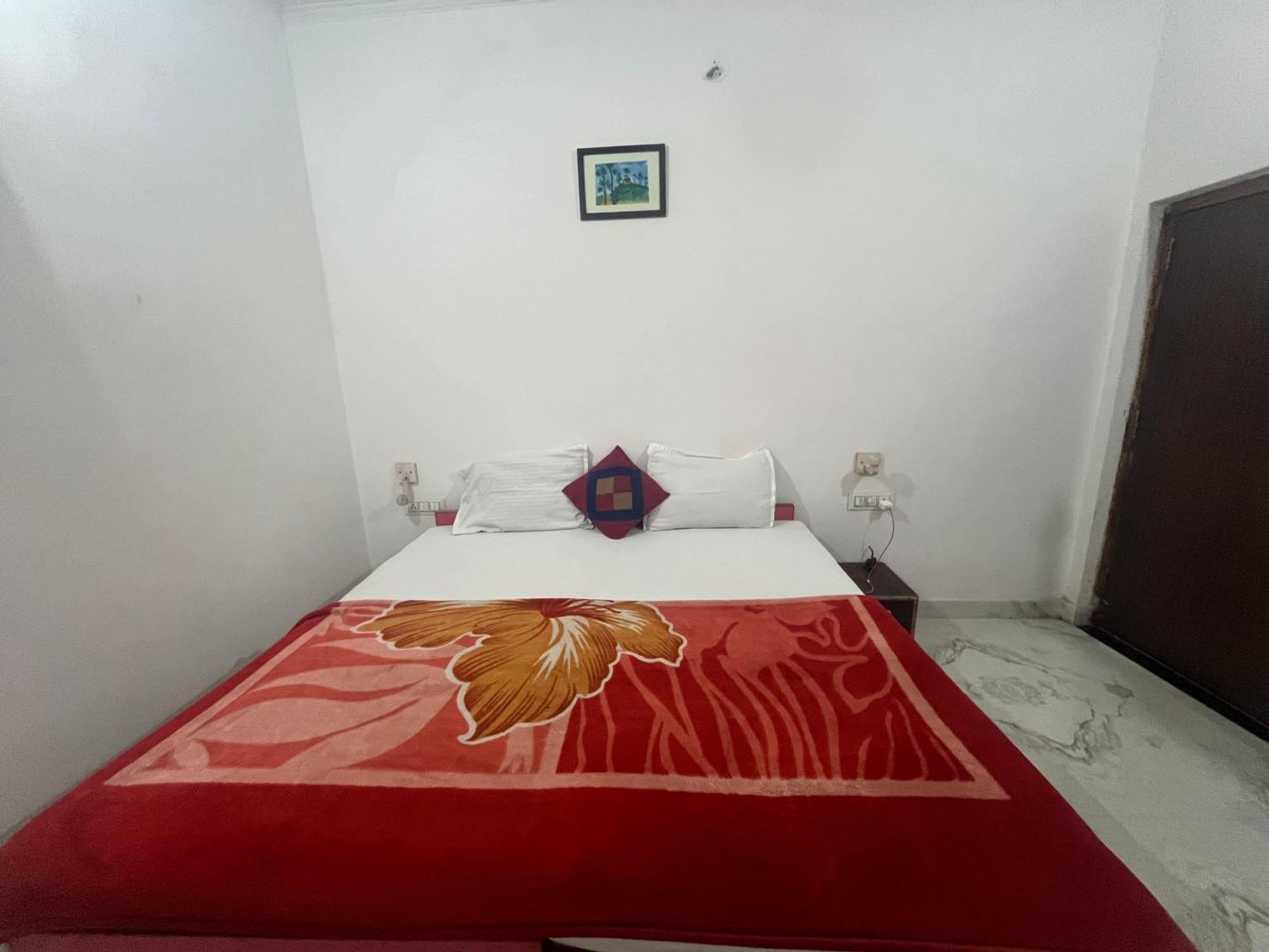 Sunrise Bed & Breakfast Khajurāho Exterior foto
