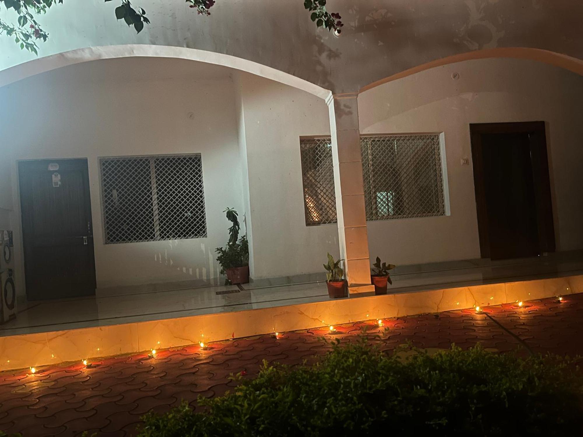 Sunrise Bed & Breakfast Khajurāho Exterior foto
