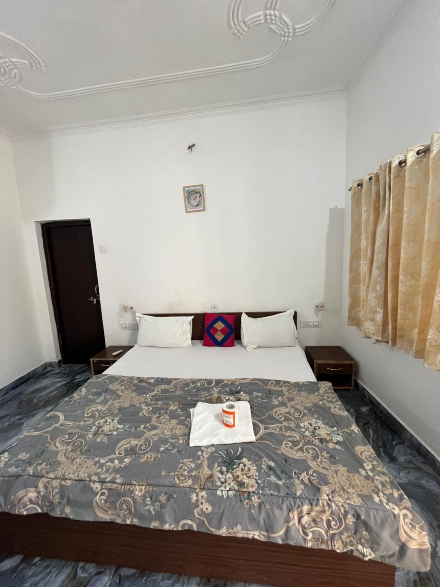 Sunrise Bed & Breakfast Khajurāho Exterior foto