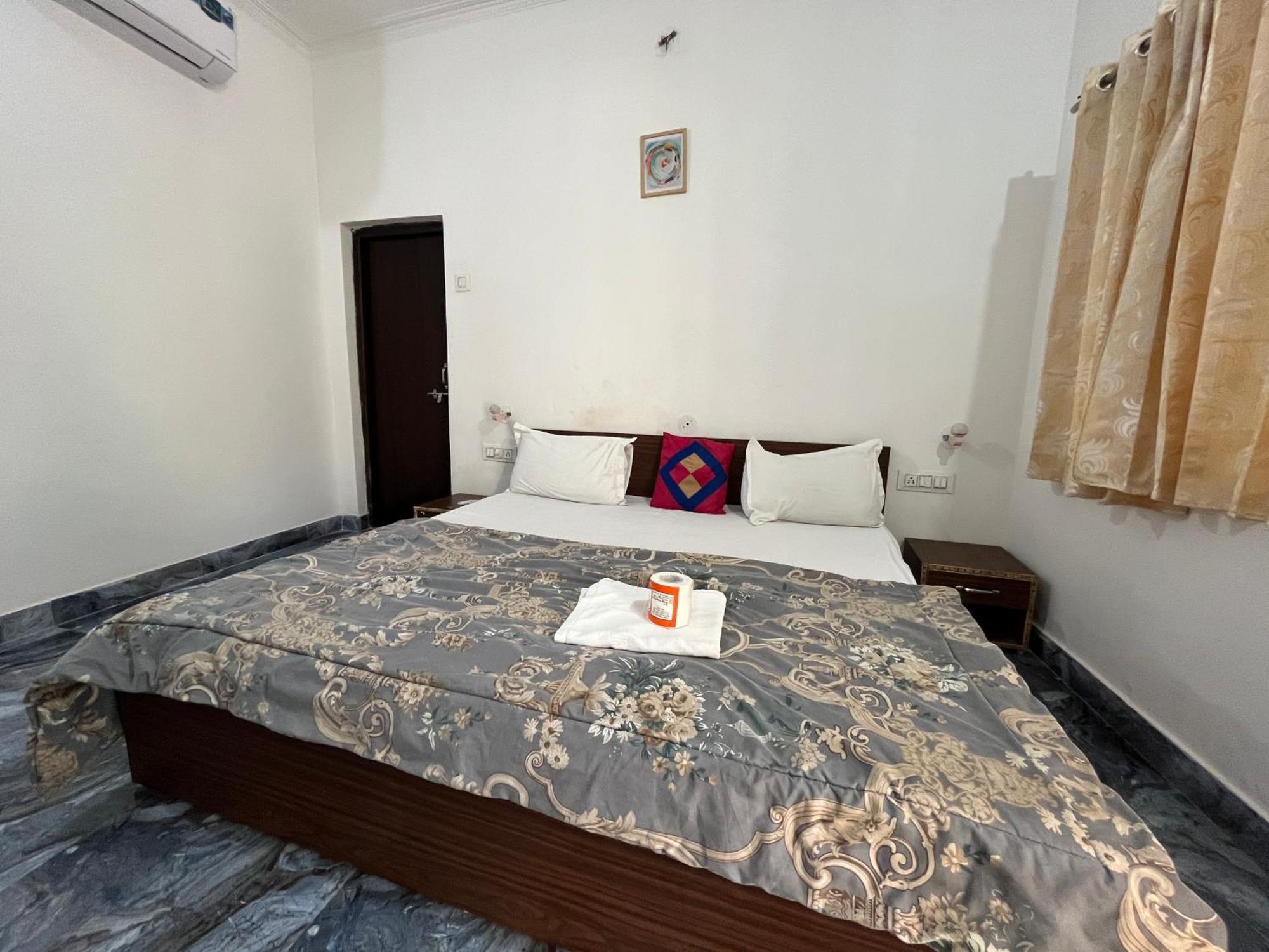 Sunrise Bed & Breakfast Khajurāho Exterior foto