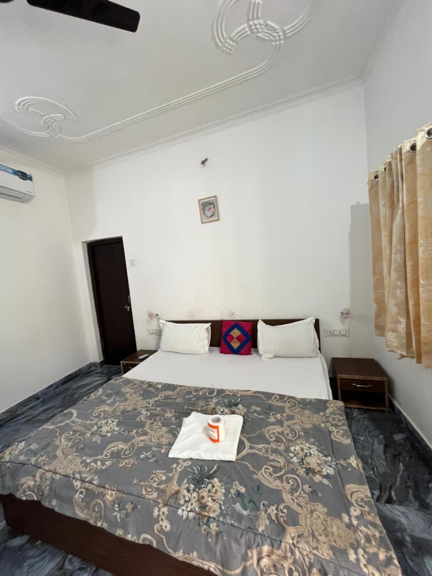 Sunrise Bed & Breakfast Khajurāho Exterior foto