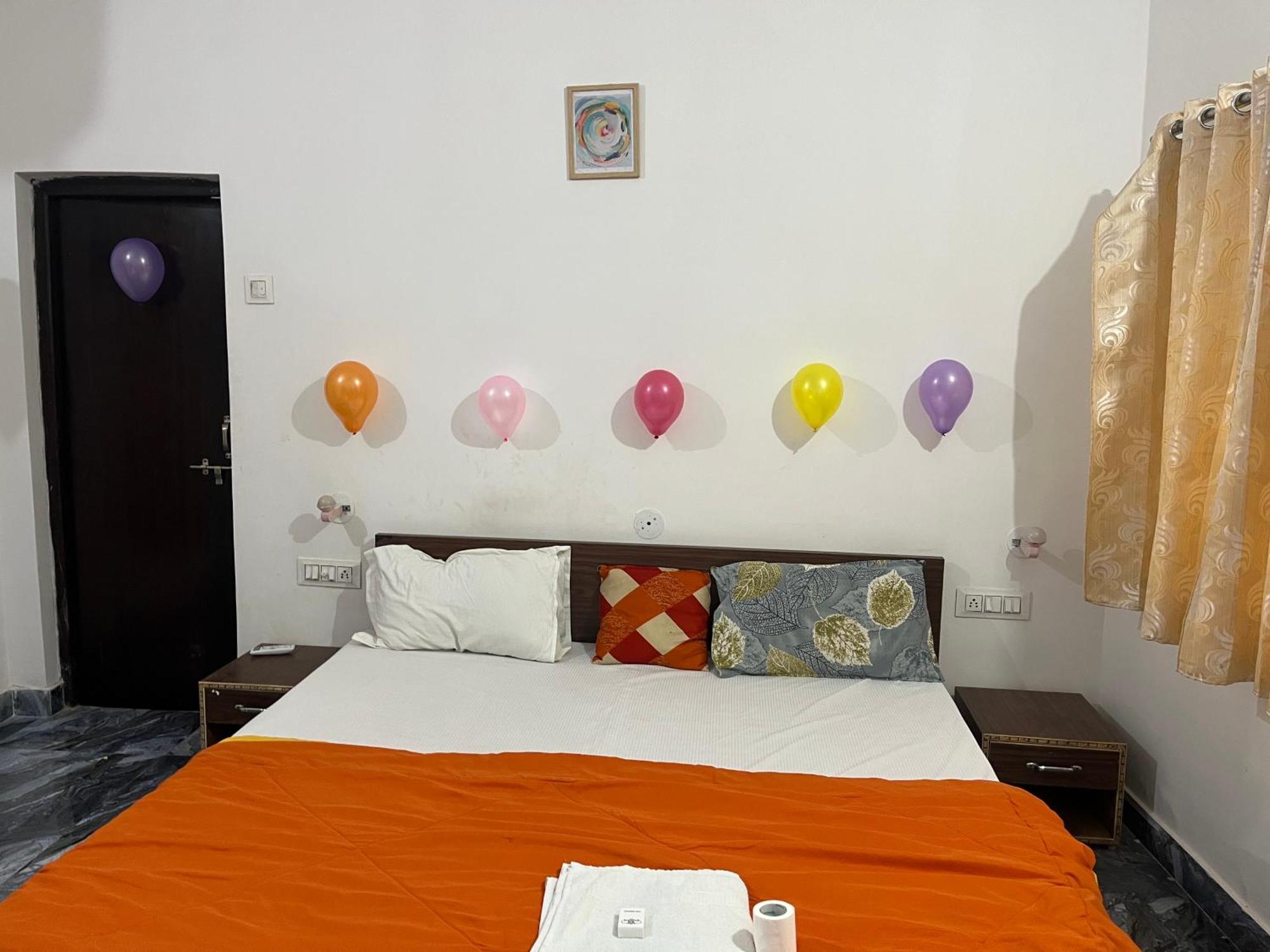 Sunrise Bed & Breakfast Khajurāho Exterior foto