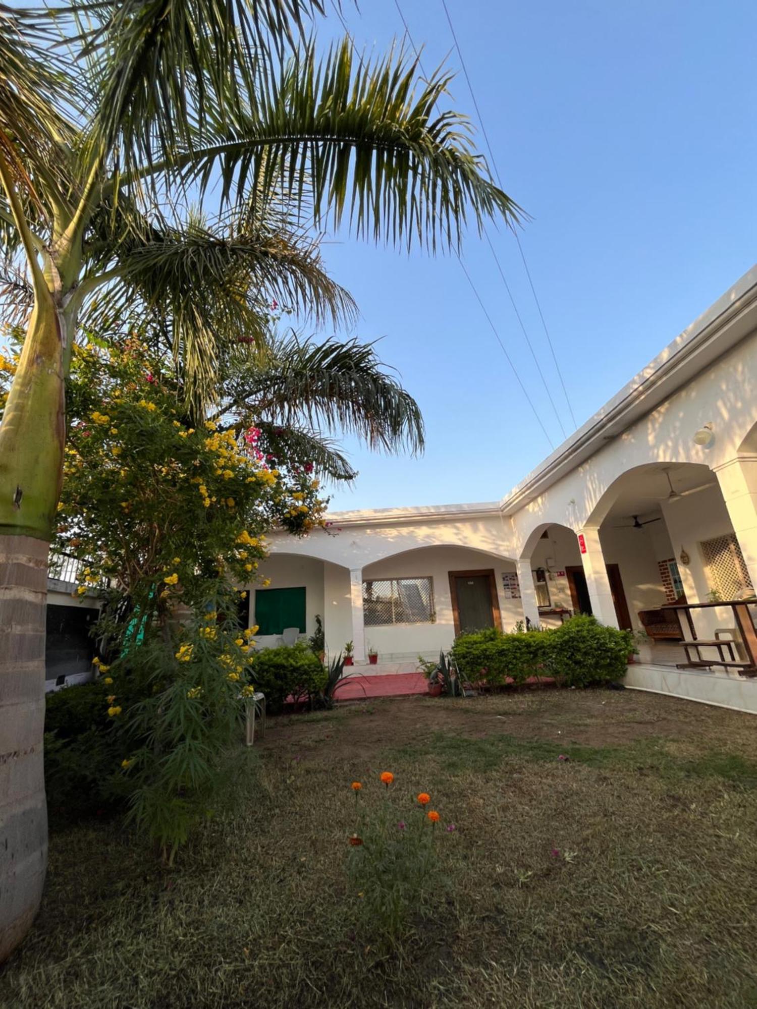 Sunrise Bed & Breakfast Khajurāho Exterior foto